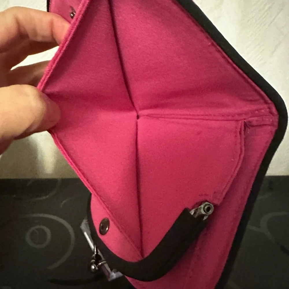 Vera Bradley Rose Harriet Kisslock Wallet. - Picture 6 of 7